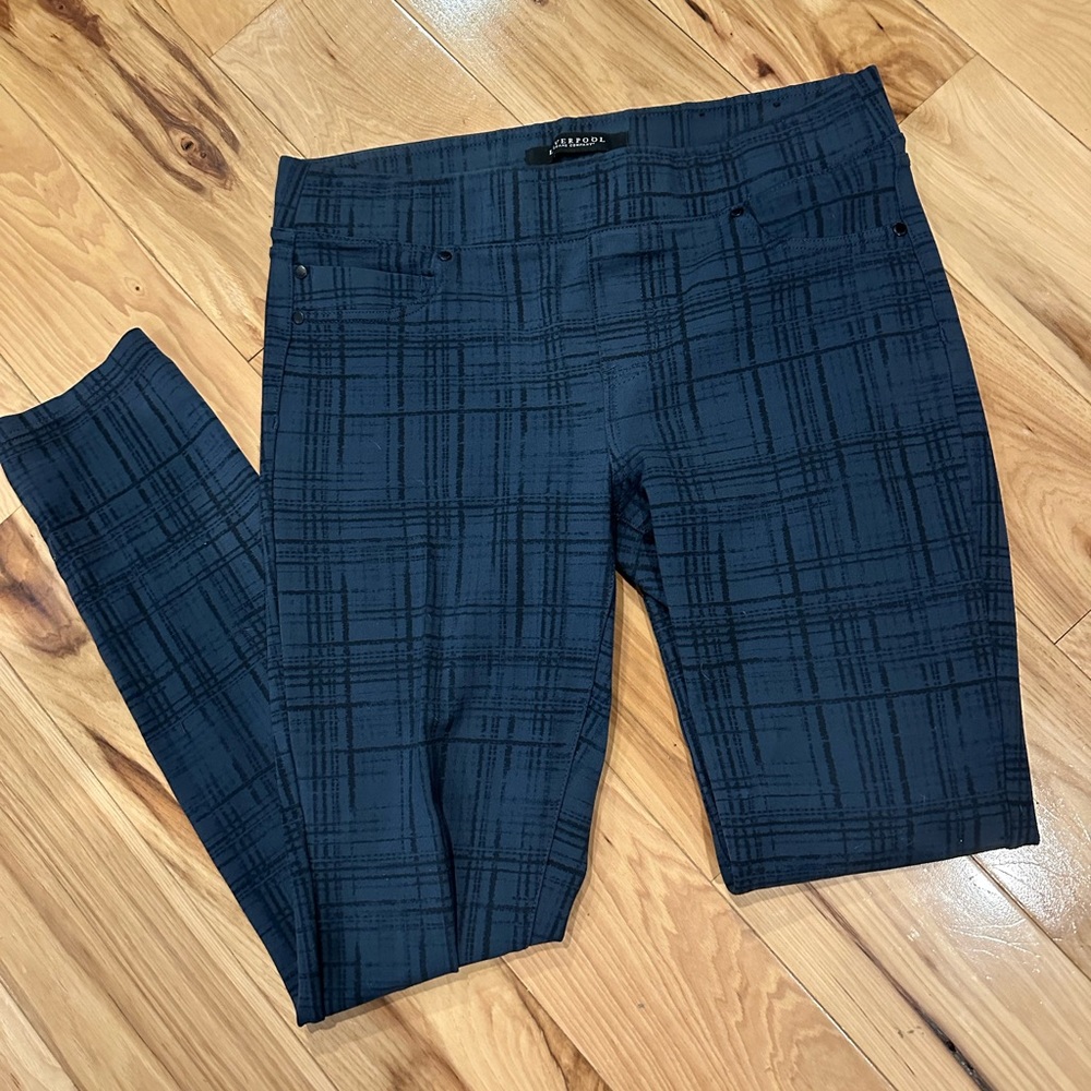 Liverpool leggings for n blue/black plaid. Sz L